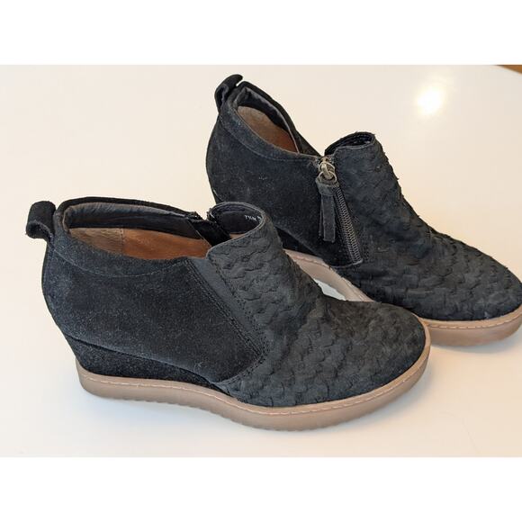 Sofft Slayton Black Suede wedge Textured Leather Lug Sole Ankle Boot Bootie 7.5 - Picture 2 of 9